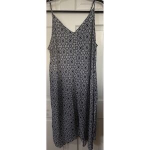 SKYE"S THE LIMIT Women's 2x Maxi Dress Navy White Medallion Sharkbite Hem Boho